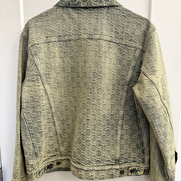 Never worn authentic Gucci jean jacket - Picture 5 of 5